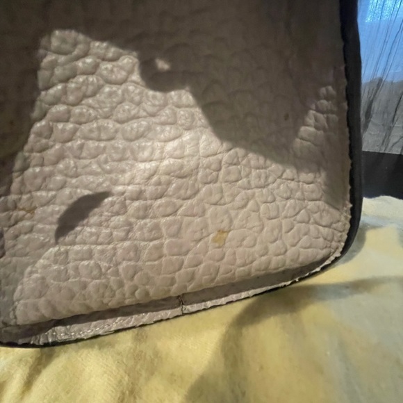 Burberry The Medium Clifton Pale Grey Leather Tote - Picture 5 of 5